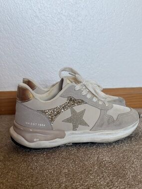 Vintage Havana Cream and Gold Lace-Up Sneakers